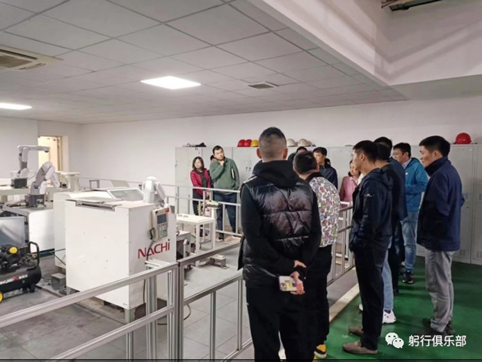 参观机器人应用展厅 图2
