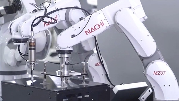 MZ系列机器人高精度产品组装