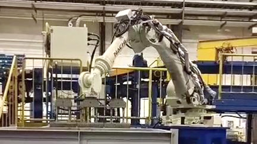 SRA166六轴机器人喷砂机自动上料